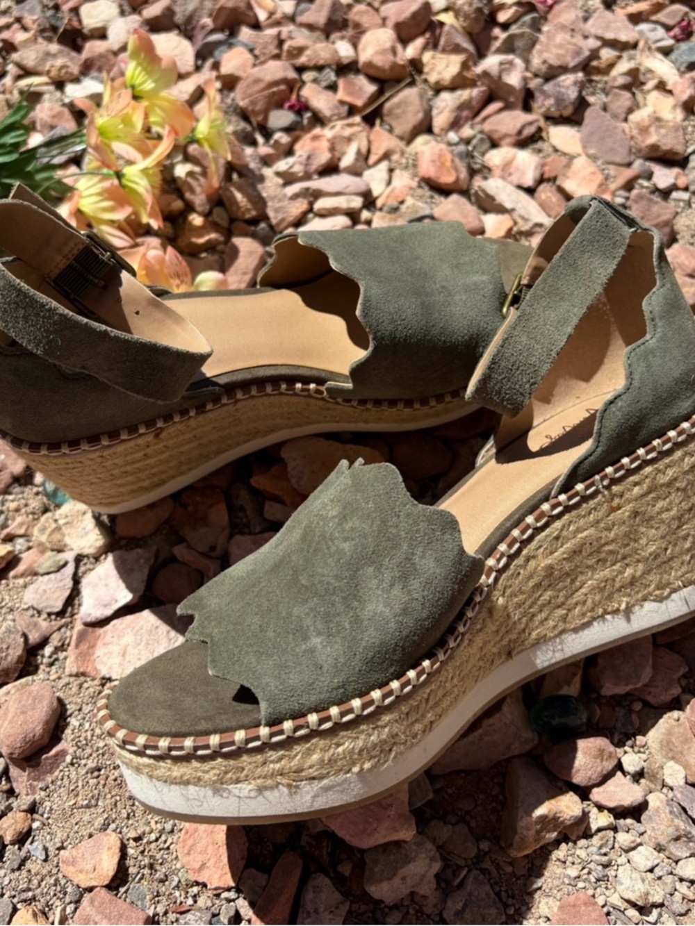 Crown Vintage DAFFODIL Ankle Buckle Olive Green Women’s 8.5 Wedge Suede Espadril